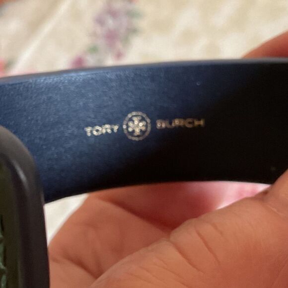 TORY BURCH LEATHER EMBOSSED GOLD MILLER LOGO BANGLE BRACELET NEW WITH BAG - Picture 4 of 13